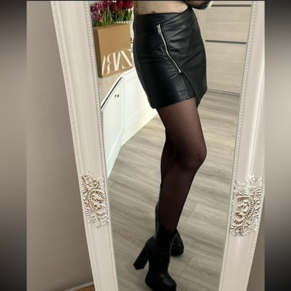 Zara faux leather mini skirt 7901 105